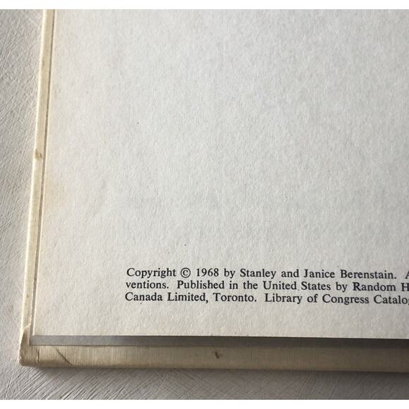 Vintage 1968 The Berenstain Bear HC Beginner Book Inside Outside Upside Down Box - Picture 7 of 15